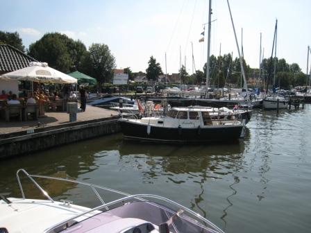 Het terras wordt niet alleen bezocht door havenbezoekers